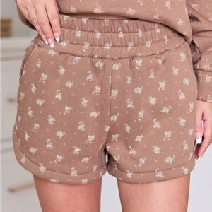 🌺 Pink Lily Morrison Brown Floral Shorts Size Medium